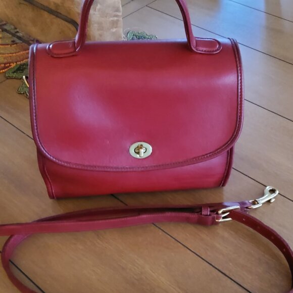 Vintage Coach Manor Crossbody handbag in Burgundy/Red 9977 + Hangtag - Picture 1 of 14